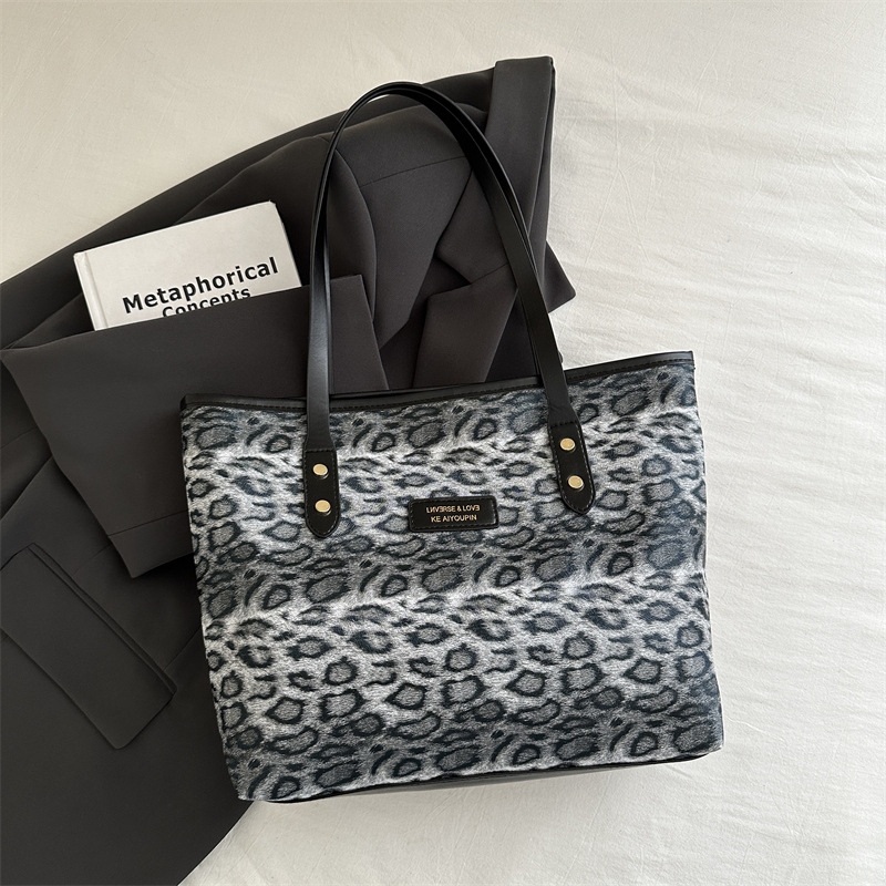 Alta textura leopardo bolso grande 2024 nuevo estilo bolso de moda estilo extranjero hombro de gran capacidad bolso de viaje para mujeres