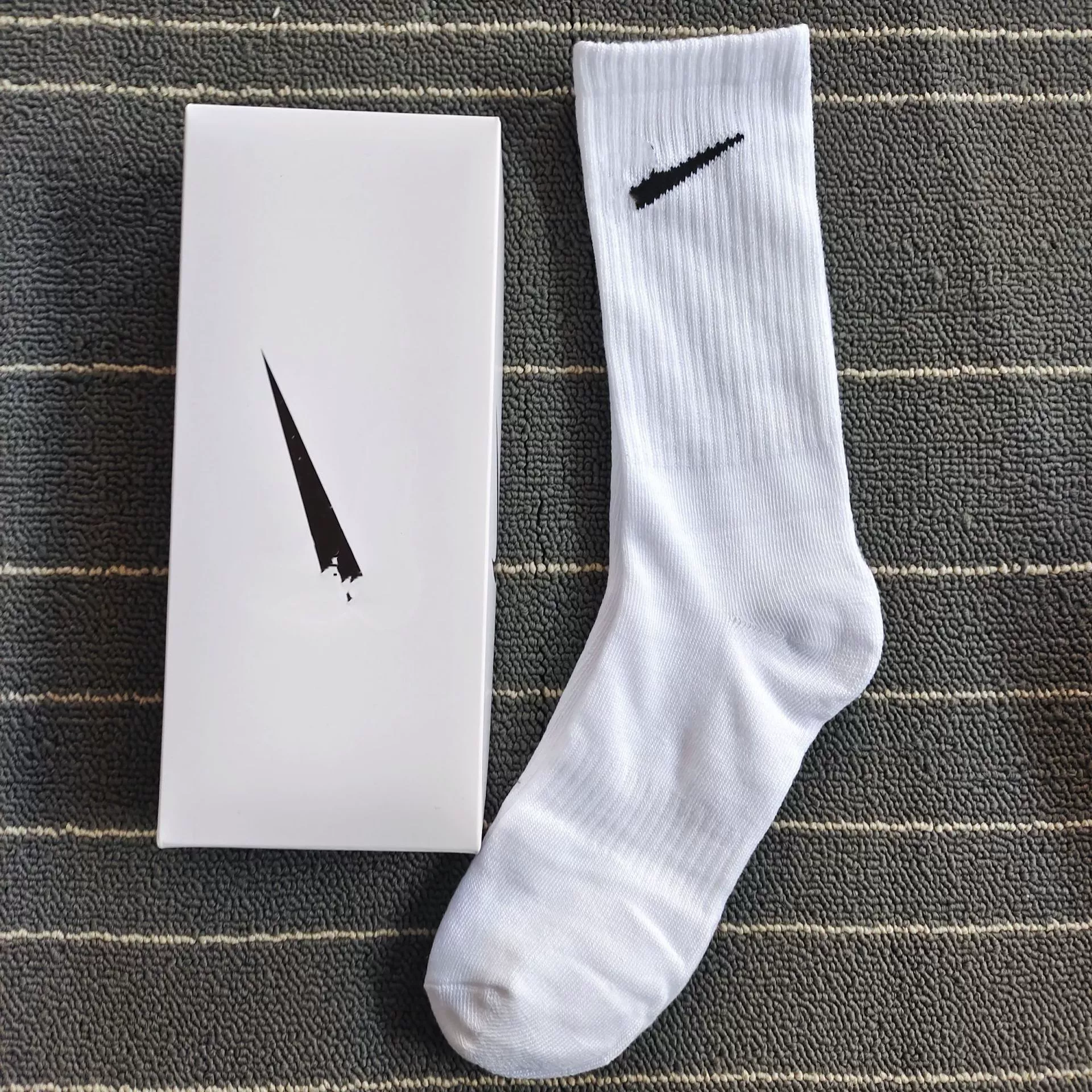 Гольфы (knee socks) Nike средней длины унисекс, смесовый/чесаный хлопок, дышащие, размеры 36–44