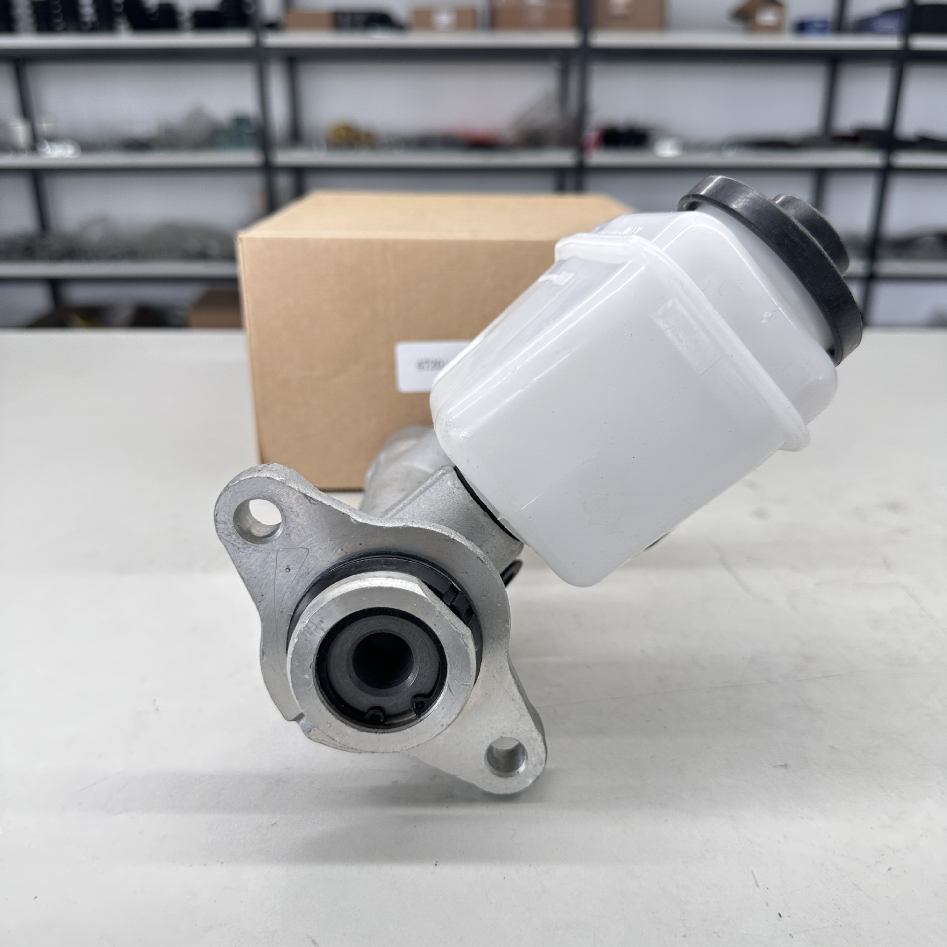 Suitable for Toyota Land Cruiser 90 Brake Master Cylinder 47201-60680 4720160680