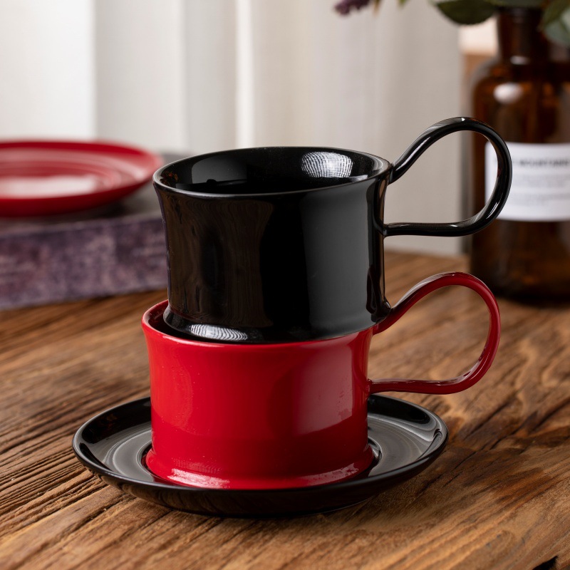 Juego de tazas y platillos de café de alta gama de lujo ligero, creativo, alto, estilo antiguo, taza de té de la tarde, regalo de novia