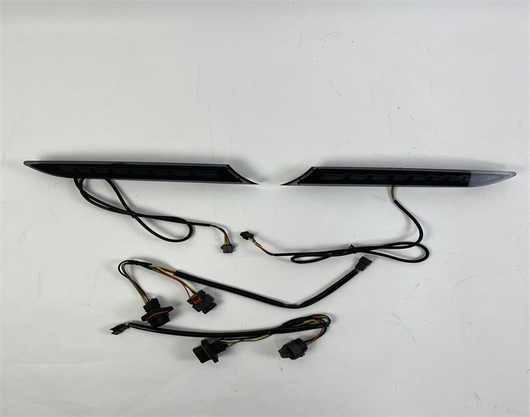 Suitable for 20-22 BMW new 3 Series rear bumper light flowing water 3 Series modified rear fog light running water turn light