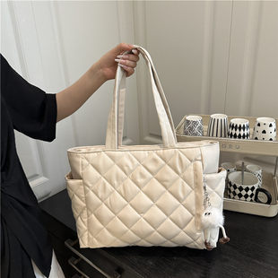 Autumn capacious shoulder bag for leisure, fashionable down jacket, shopping bag with diamond pattern, one-shoulder bag