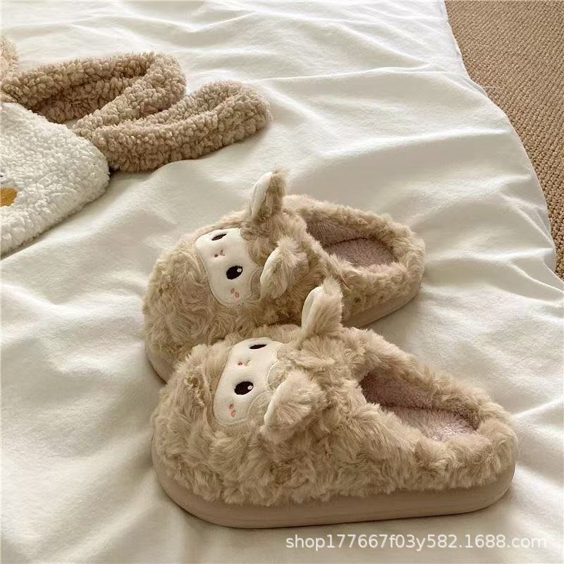 Hermosas zapatillas de algodón suave de invierno para mujeres de fondo grueso de dibujos animados para interiores calentadores de algodón de peluche zapatos de invierno para mujeres lindas