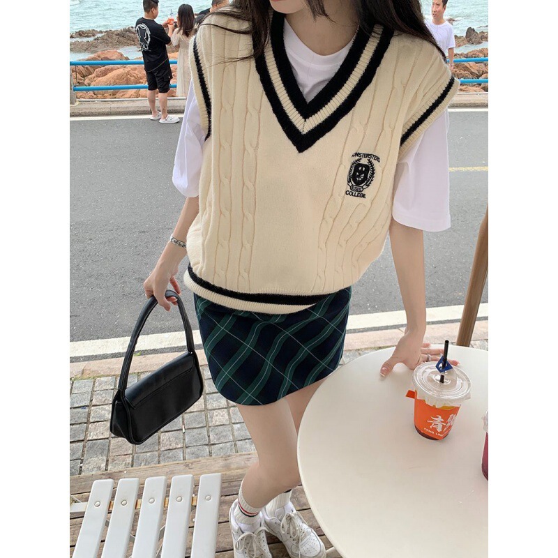 Autumn and Winter Korean Style Preppy Style V Neck Knitted Vest for Women, Loose and Versatile, Inner Layering, Layered Sweater Vest