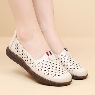 Spring/Summer 2025 Women's Clog Shoes with Soft Sole, Breathable Hollow Design, Versatile Low Heel Shoes for Moms