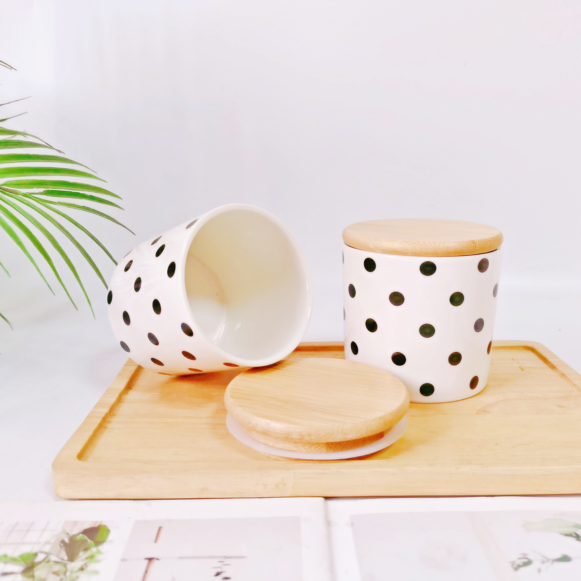 Simple Oriente Medio Exportación de cerámica sellada Jar cocina condimento Jar con bandeja de madera de 2 piezas de almacenamiento condimento Jar