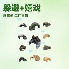 亀の日焼け台に登るクモのハムスターのトカゲは宮の蛇を守って穴の樹脂の装飾を避けます。