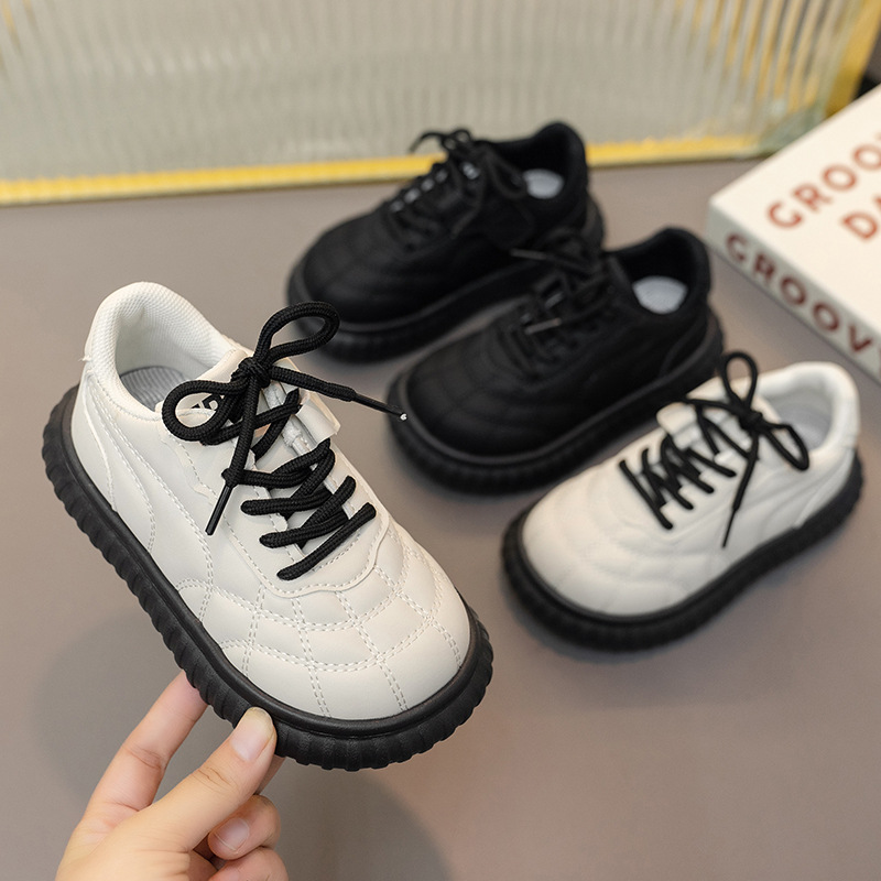 Zapatilla de deporte de las muchachas 2023 otoño nuevos niños medianos y grandes niños de fondo suave de los niños blancos bajos-top zapatos casuales del tablero