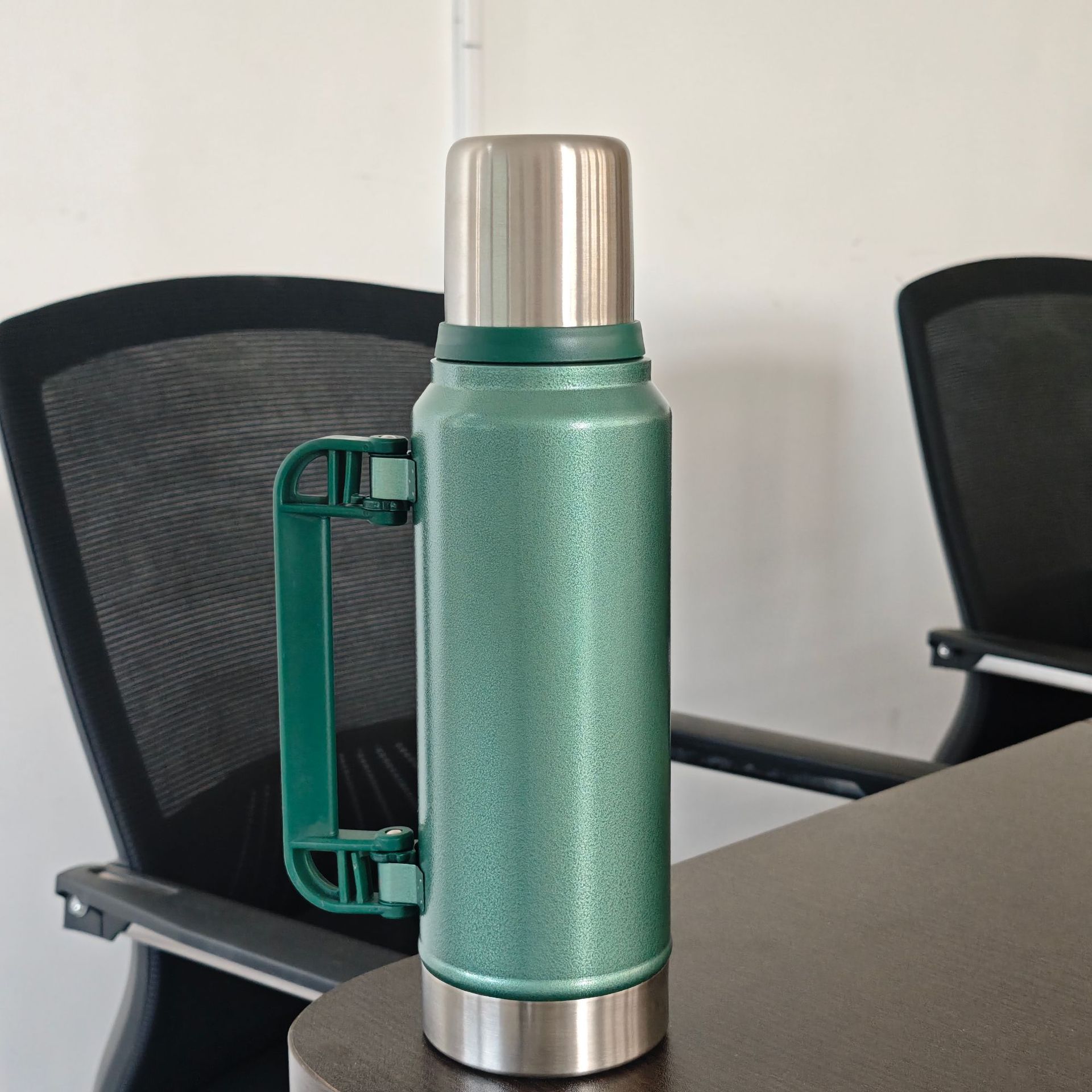 Transfronterizo 304 taza de acero inoxidable de doble capa de gran capacidad de viaje portátil al aire libre taza de aislamiento grande al por mayor image 9