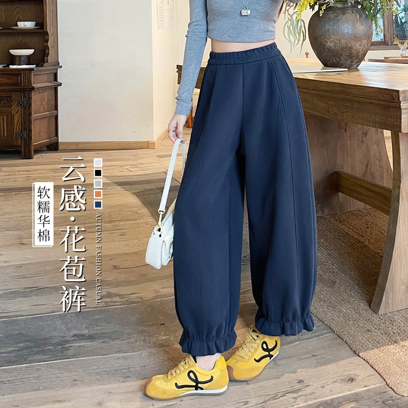 Navy blue lantern pants for women, 2026 new style, wide-leg pants with a flowing drape, suitable for spring and autumn, designed to make petite figures look slimmer, and are cropped to ankle length Navy blue lantern pants for women, 2026 new style, wide-leg pants with a flowing drape, suitable for spring and autumn, designed to make petite figures look slimmer, and are cropped to ankle length