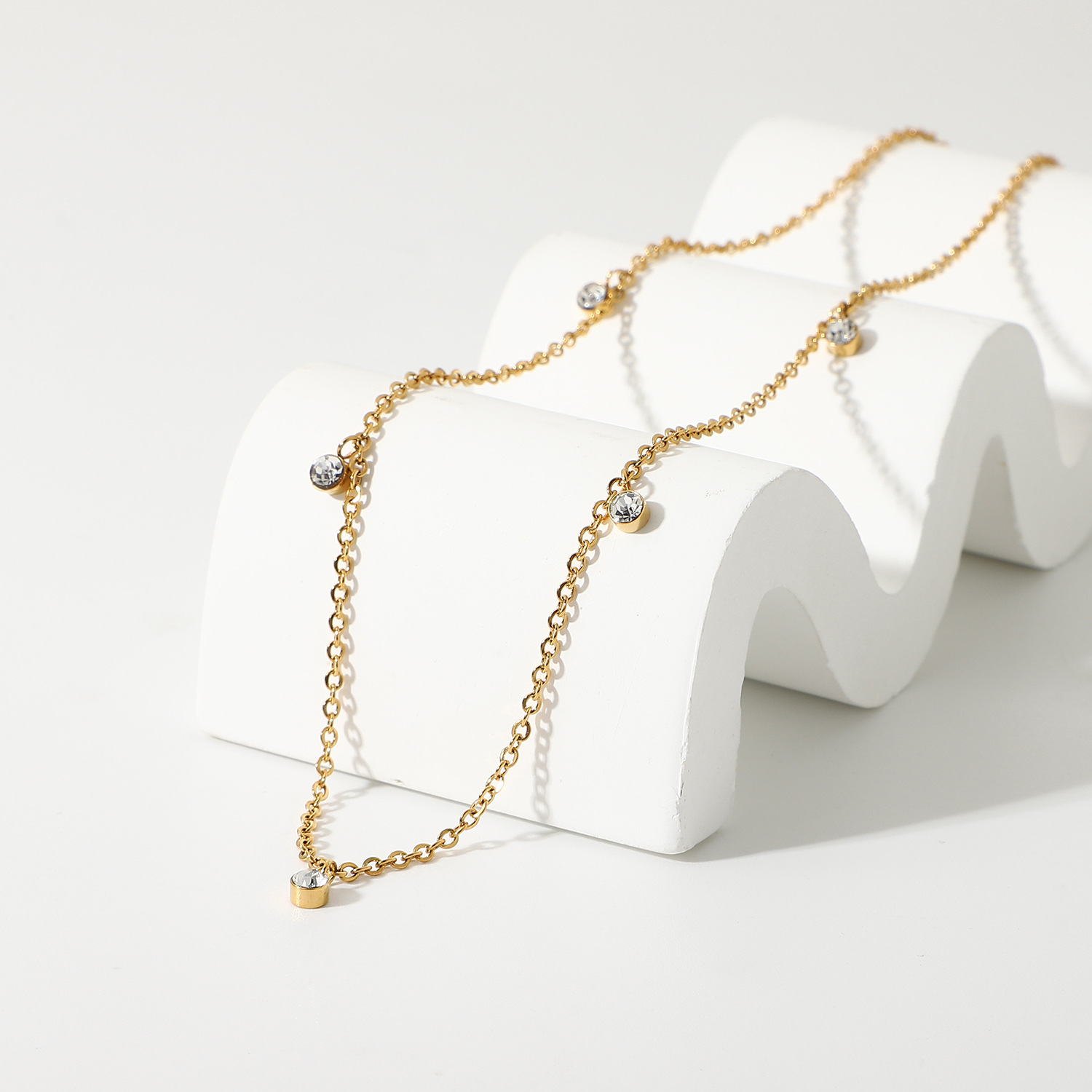 مجوهرات الأزياء النسائية 18k قلادة الزركون المطلية بالذهب الفولاذ المقاوم للصدأ شفافة الكريستال الزركون قلادة المرأة display picture 5