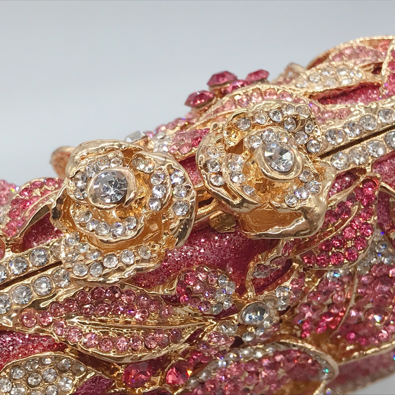 Selección estricta de diamantes transfronterizos bolsas de cena rosa pastel hueco bolsas de mujer bolsas de diamantes llenas bolsas de mano bolsas de vestido