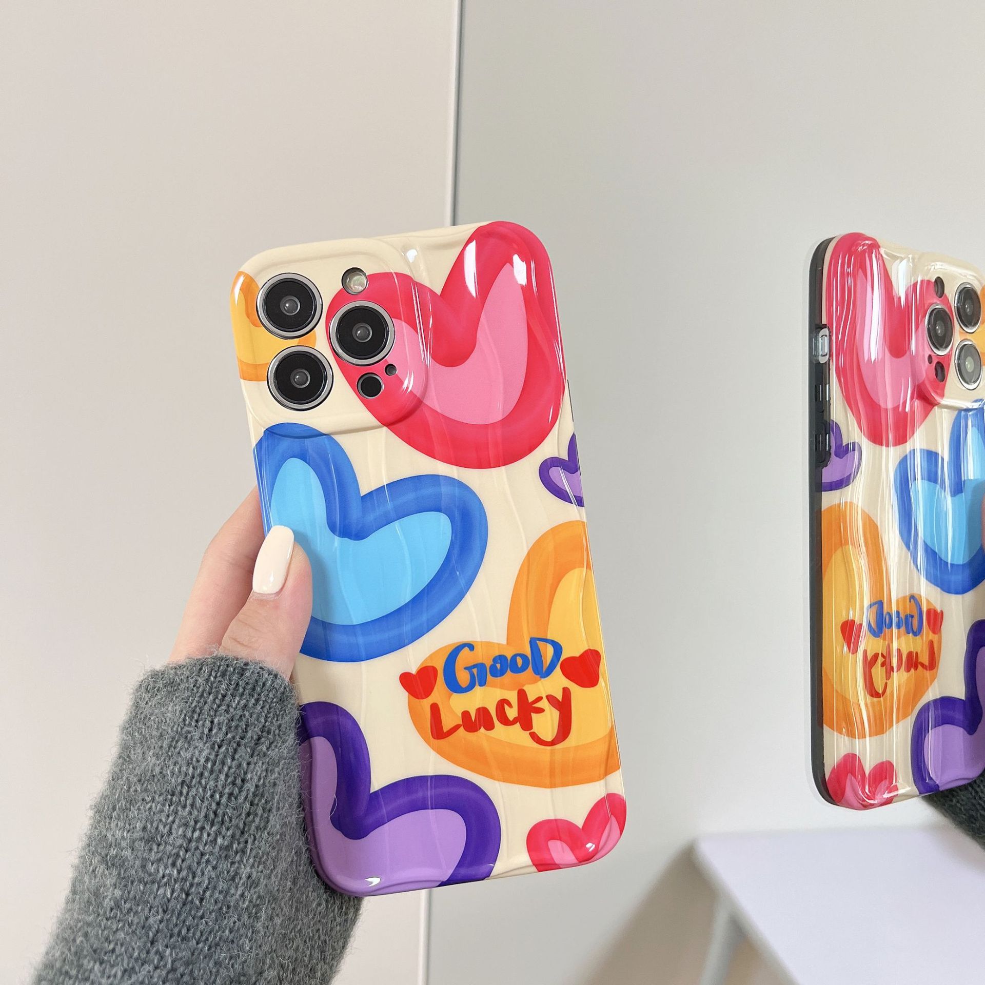 Xiaozhong ins pintura al óleo color amor aplicable iPhone13 funda para teléfono móvil 15ProMax Apple 14P femenino 12 nuevo