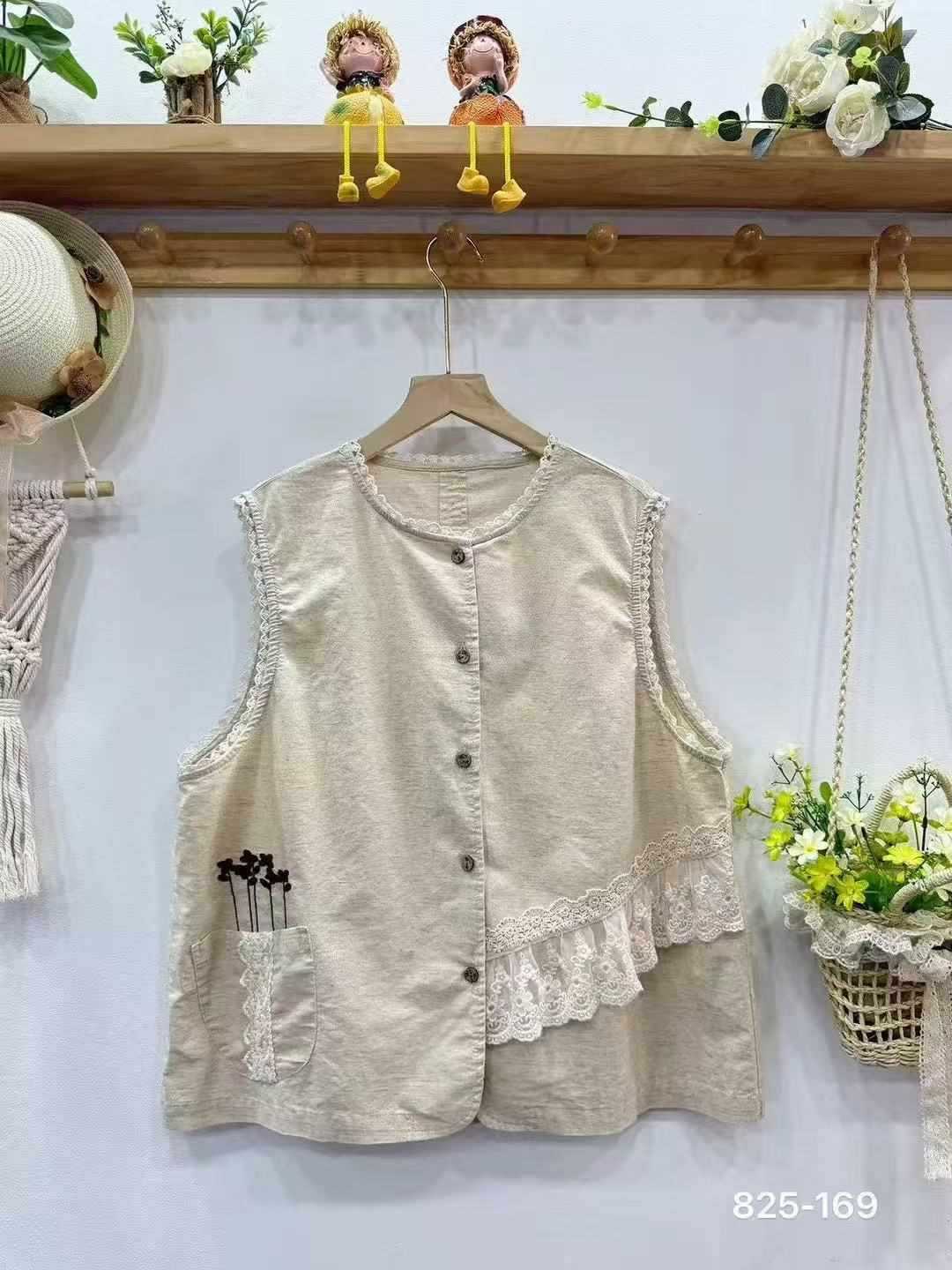 Sweet Age-Reducing Spliced ​​Lace Embroidered Vest for Women, Retro Round Neck Single-Breasted Versatile Loose Sleeveless Vest Summer