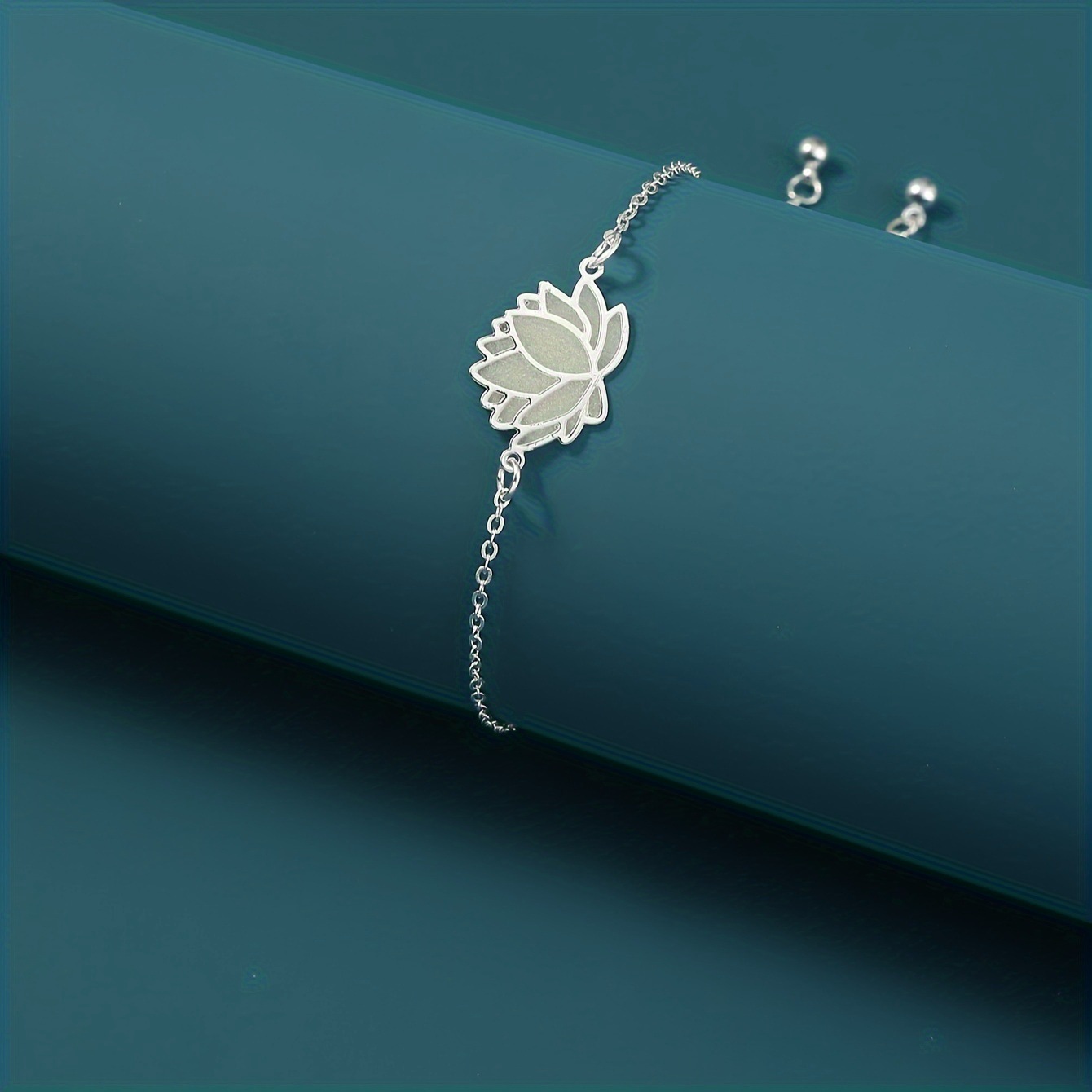 欧美跨境万圣节ins风时尚个性夜光发光莲花抽拉自由调节手链女