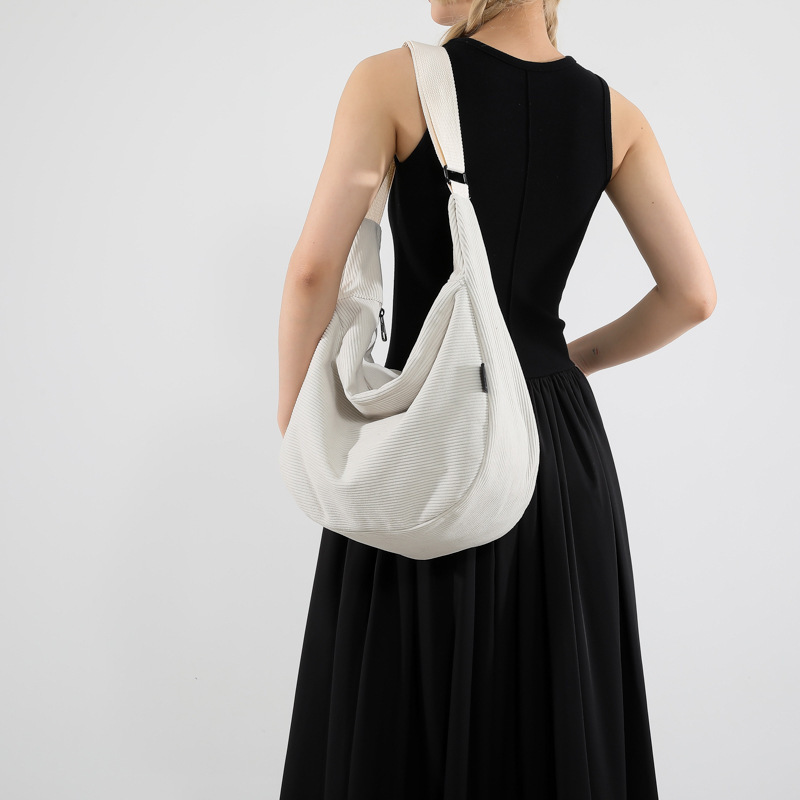 Large Capacity Velvet Bag All-match Niche Designer Crossbody Bag Male and Female College Students Shoulder Bag Commuter Dumpling Bag