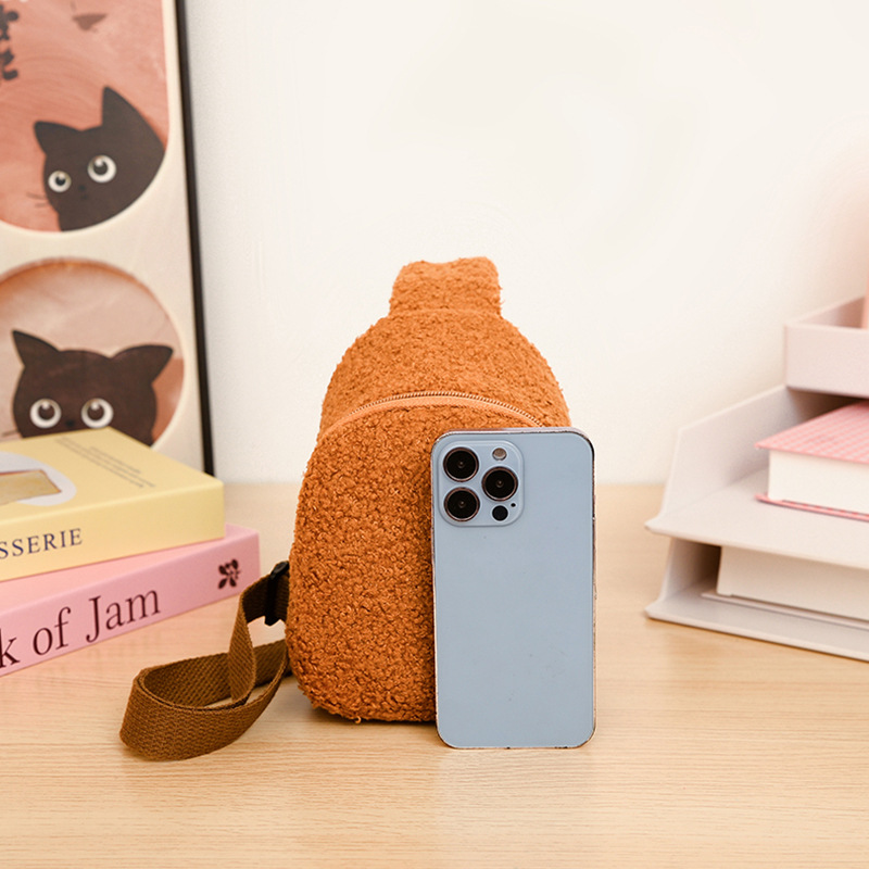 Bolsas de niños al por mayor transfronterizas bolsas de pecho de peluche de color sólido otoño y invierno nuevas niñas al aire libre mochila de hombro