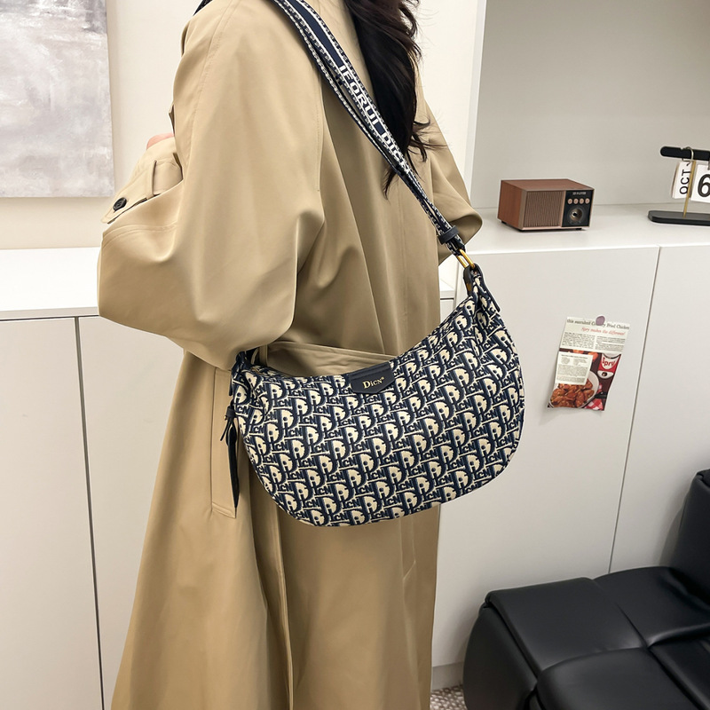 新款单肩包复古质感大容量通勤包包女士潮流单肩斜挎包包现货现发|undefined