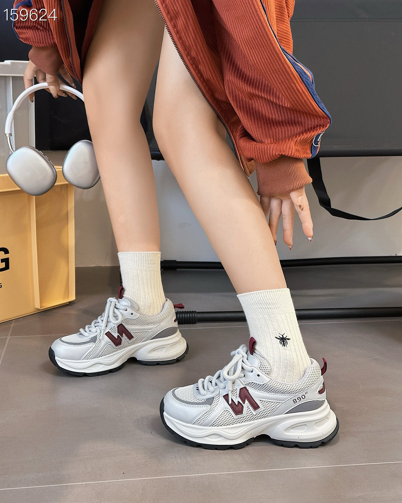 Giày sneaker chunky đế dày nữ lưới phối màu chữ N mùa xuân 2025 — Xám/màu đỏ, Màu be/nâu chi tiết 5