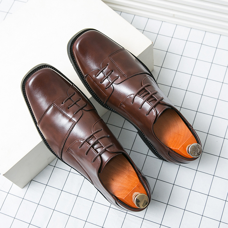 Nuevo estilo coreano de estilo británico de tres juntas zapatos de cuero para hombres, ropa formal de negocios, altura aguda, zapatos casuales de cuero marrón de tamaño grande