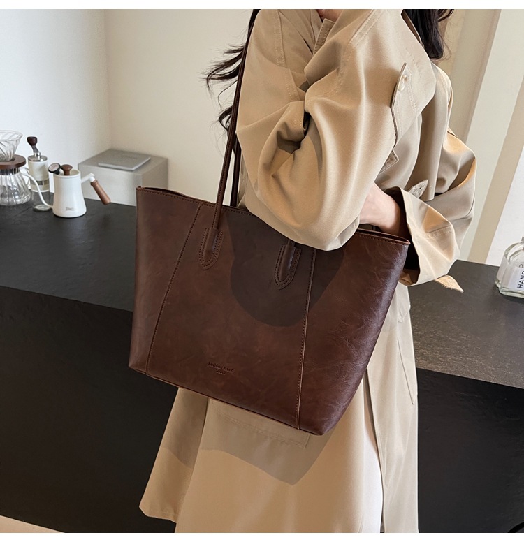 2024 niche design tote new high-end commuting women's large capacity shoulder bag trend_voghion.com