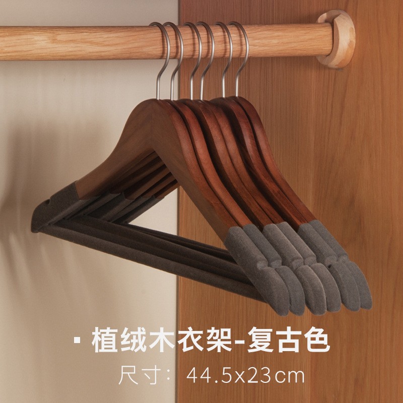 레트로 몰려 단단한 나무 옷걸이