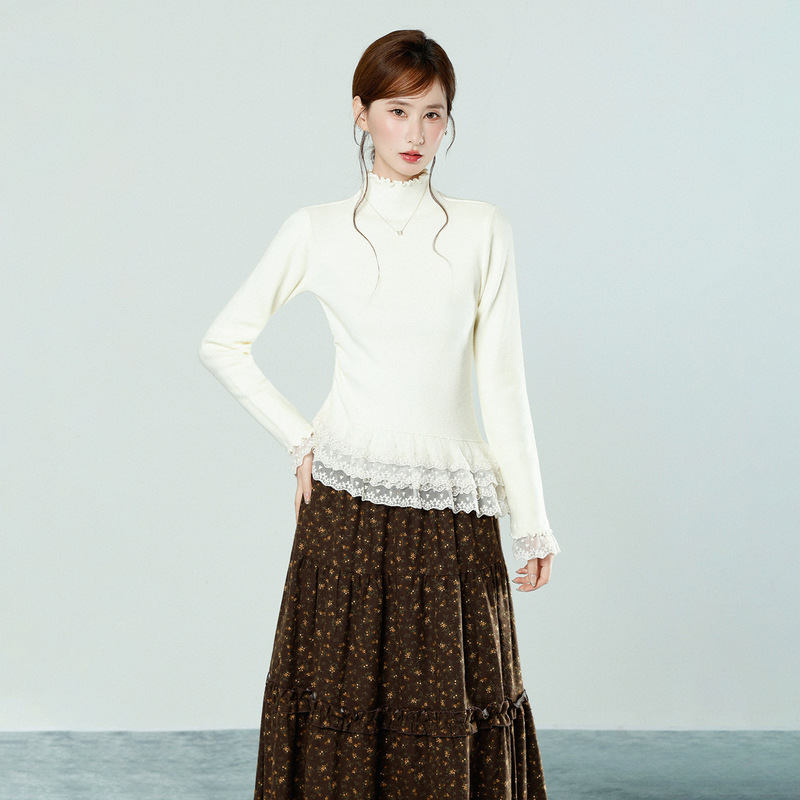 Ruffled Lace-Trimmed Thickened Knit Base Layer Top for Women, Autumn/Winter 2026, Pleated Waist-Cinching Blouse