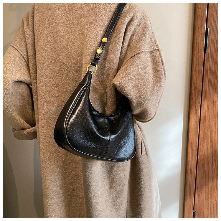This year's trendy bags for women 2025 are super popular. They are fashionable, high-end, and stylish single-shoulder underarm bags, as well as retro and versatile crossbody bags undefined