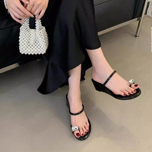 ˮ���ֺ�˸�¶ֺ����ЬŮЬ��Ů�⴩����ȹһ���¸�ƽ�כ�Ь�羳