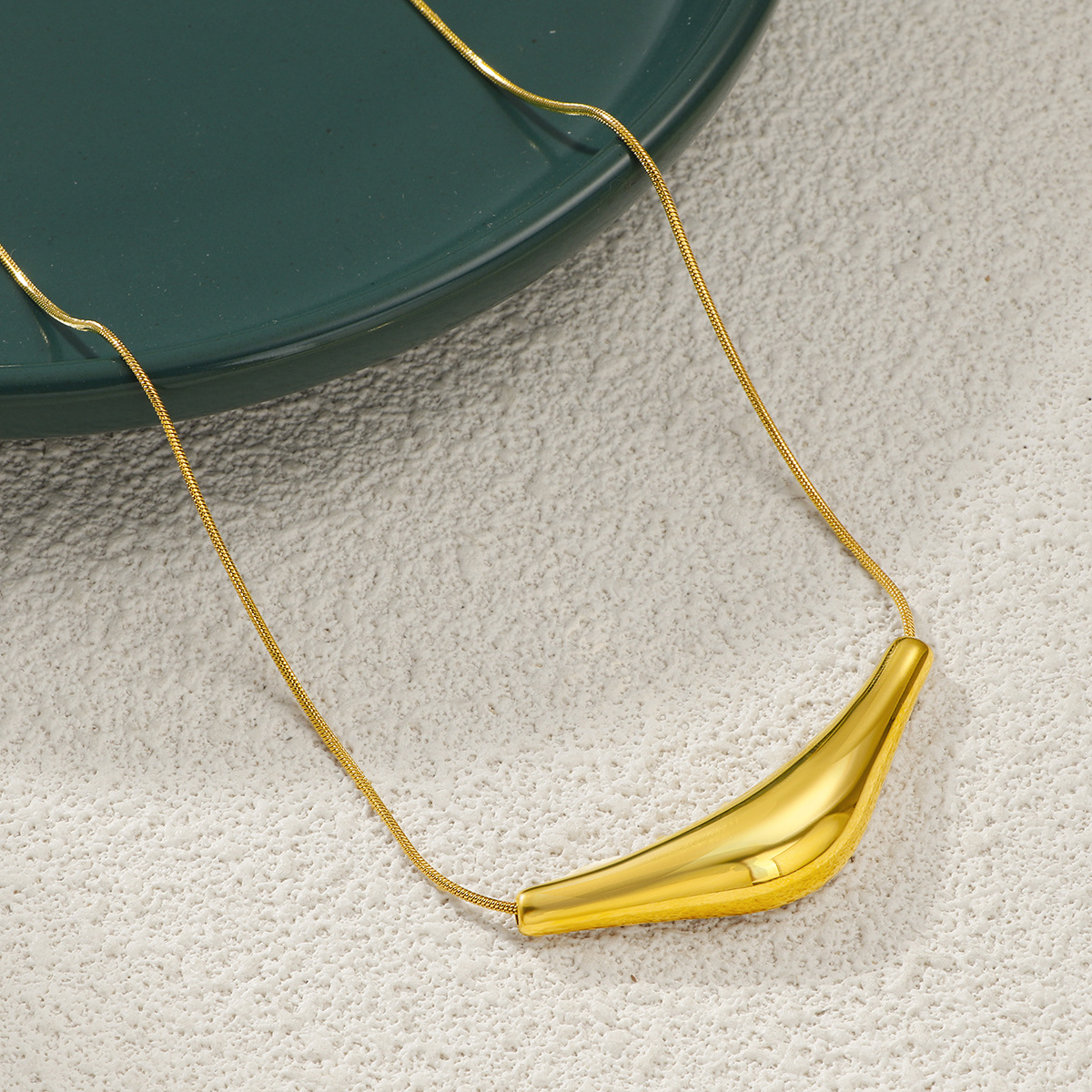 Collana a gomito triangolare con personalità popolare, tendenza di nicchia, catena per clavicola, versatile, catena per maglioni da donna_voghion.com