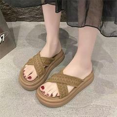 レトロな厚い底のベーケンの靴のビーチの休暇の涼しいスリッパの交差はニットの女性の靴の夏の外で2025年の新型を着ます。