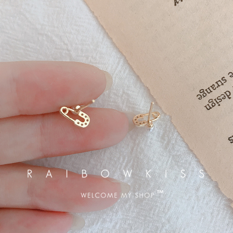 Cubic Zirconia And Pearl Stud Earrings For Everyday Wear_voghion.com