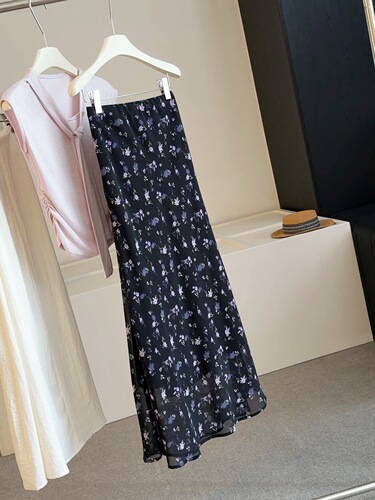 Korean-style temperament floral half-body skirt for women, new summer arrival, hip-hiding and slender, with a drop effect A-line and bubble butt skirt, fish-tail long dress