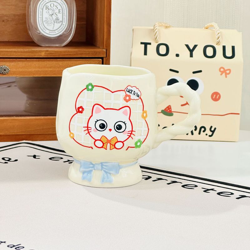 かわいい漫画の陶磁器の杯の蝶結びの高い足のコップの高い顔の値のマグカップの学生の手の贈り物の少女の心|undefined