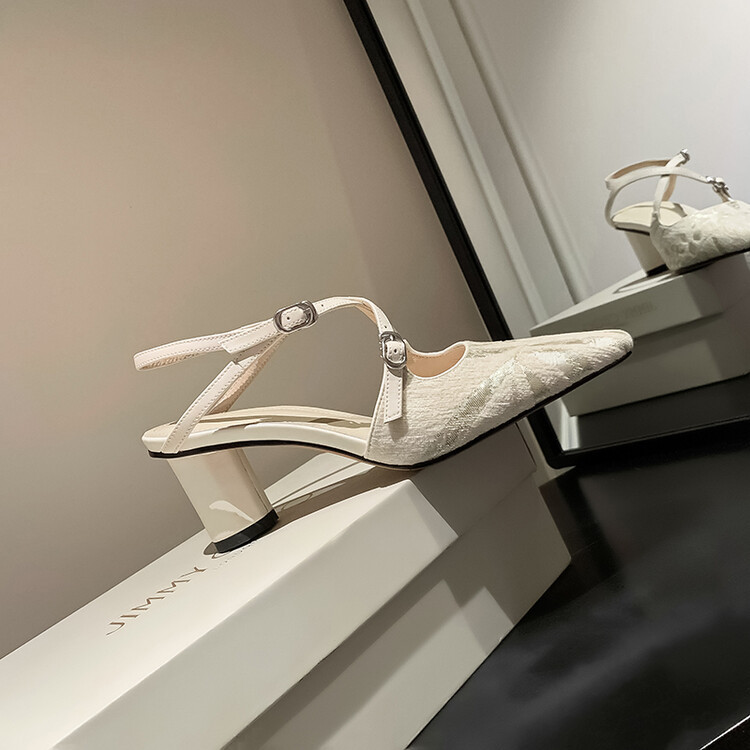 Sandal cao gót mũi nhọn phong cách Trung Hoa mới, chất sa tanh, quai chéo rỗng, gót thô 9 cm — Màu trắng be, Màu Kaki chi tiết 30