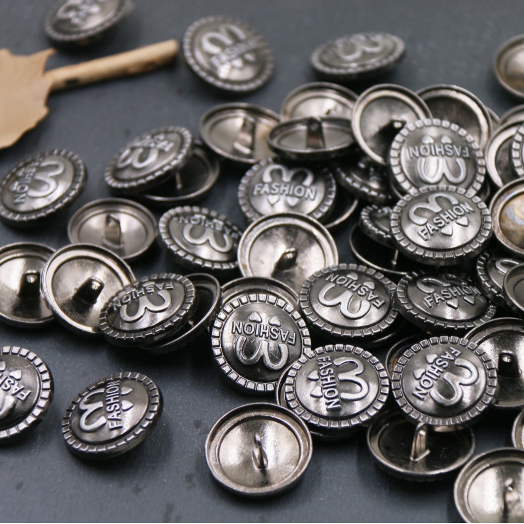 现货复古合金拉丝工艺金属大衣扣子 风衣 外套有脚纽扣复古风
