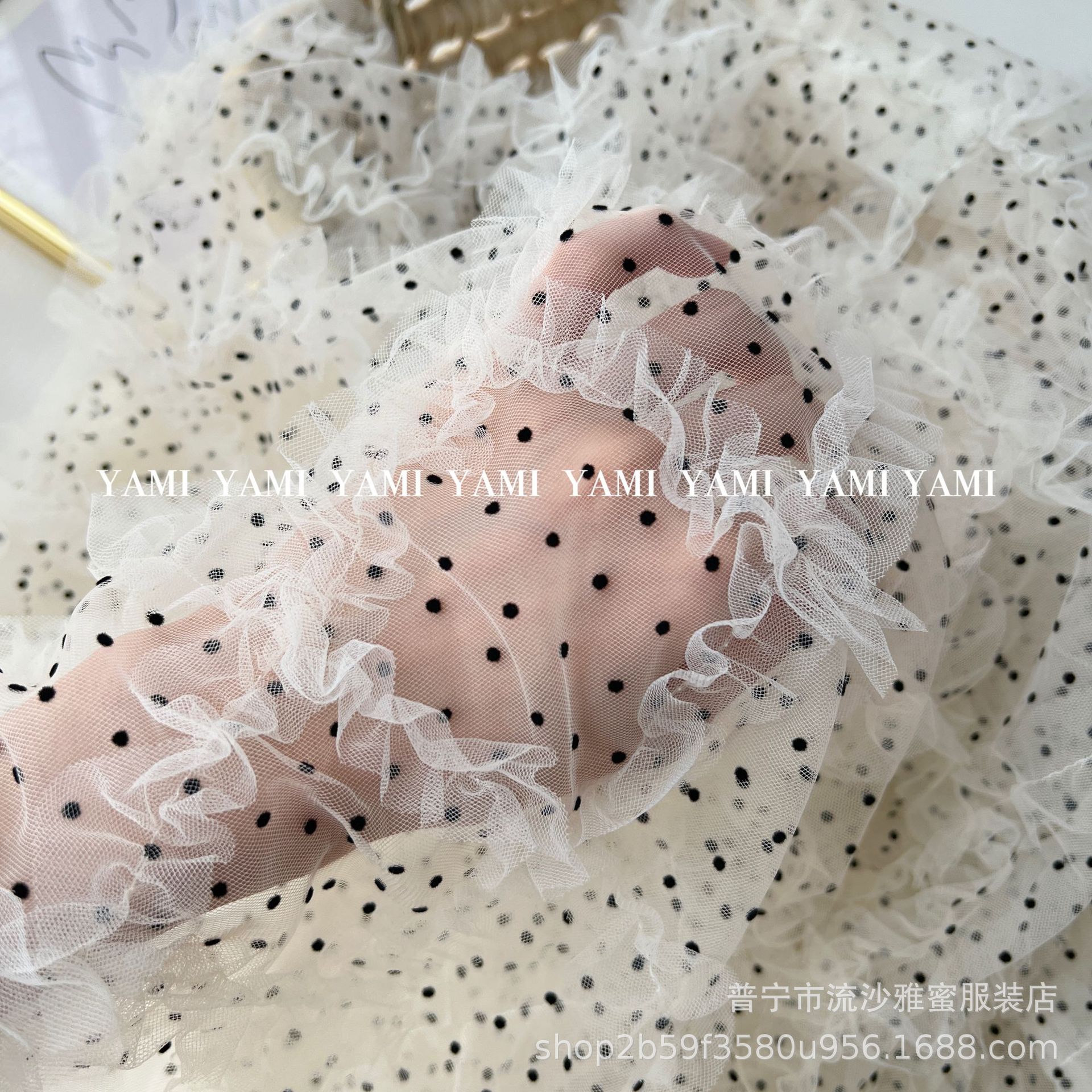 厂家直供菱形网眼布植绒波点蕾丝刺绣钩花盘带绣童装女装面料多色