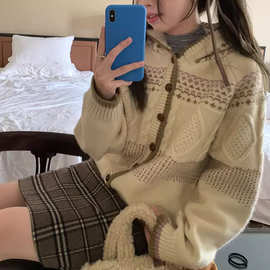 韩系慵懒感复古小众针织麻花毛衣女设计感百搭撞色连帽开衫外套秋