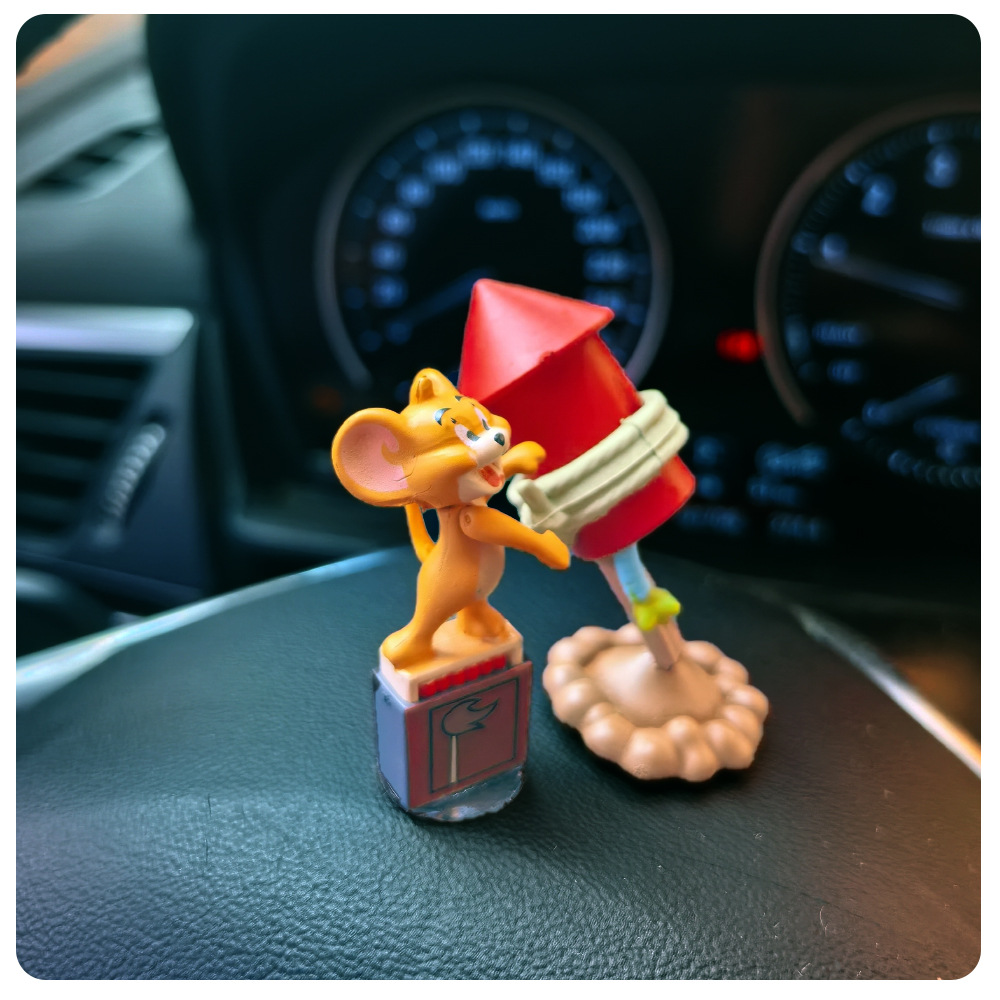 Rocket Tom y Jerry| Mini adornos de automóviles mini lindo gato y ratón muñeca de automóvil decoración interior