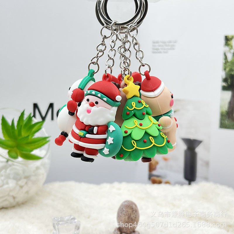 クリスマスの鍵は人形のペンダントを掛けます。サンタクロースの鍵は雪だるまを掛けます。|undefined