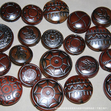 玛瑙亚光面红色雕刻多种图案双面板眼 diy饰品主珠项链配珠锁骨珠
