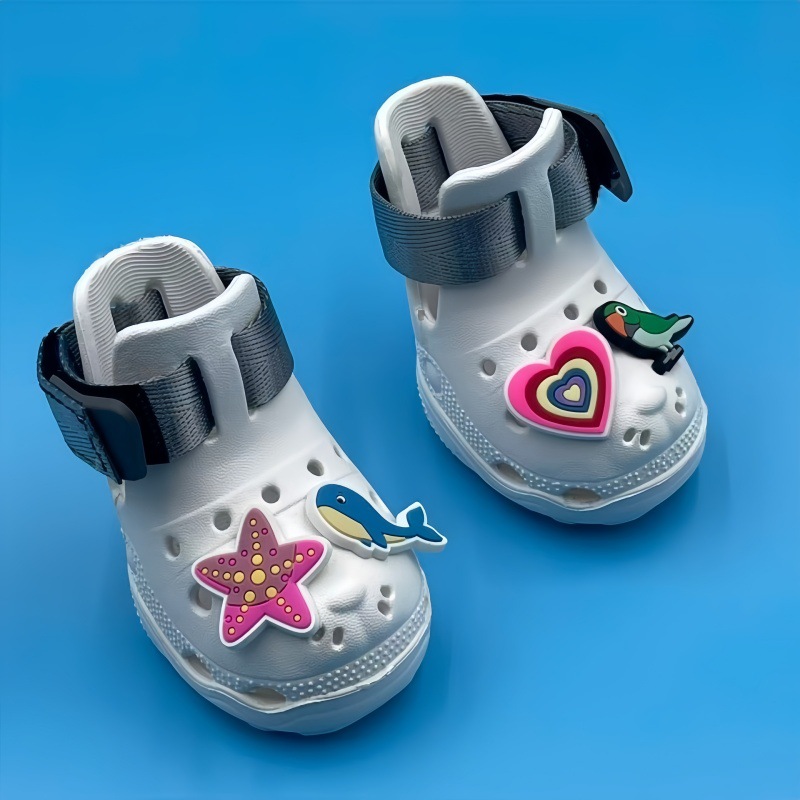 Zapatos de perro primavera y verano botas de lluvia de perro en el extranjero comercio electrónico zapatos para perros grandes suministros de zapatos para mascotas peluche de pelo dorado zapatos de agujero
