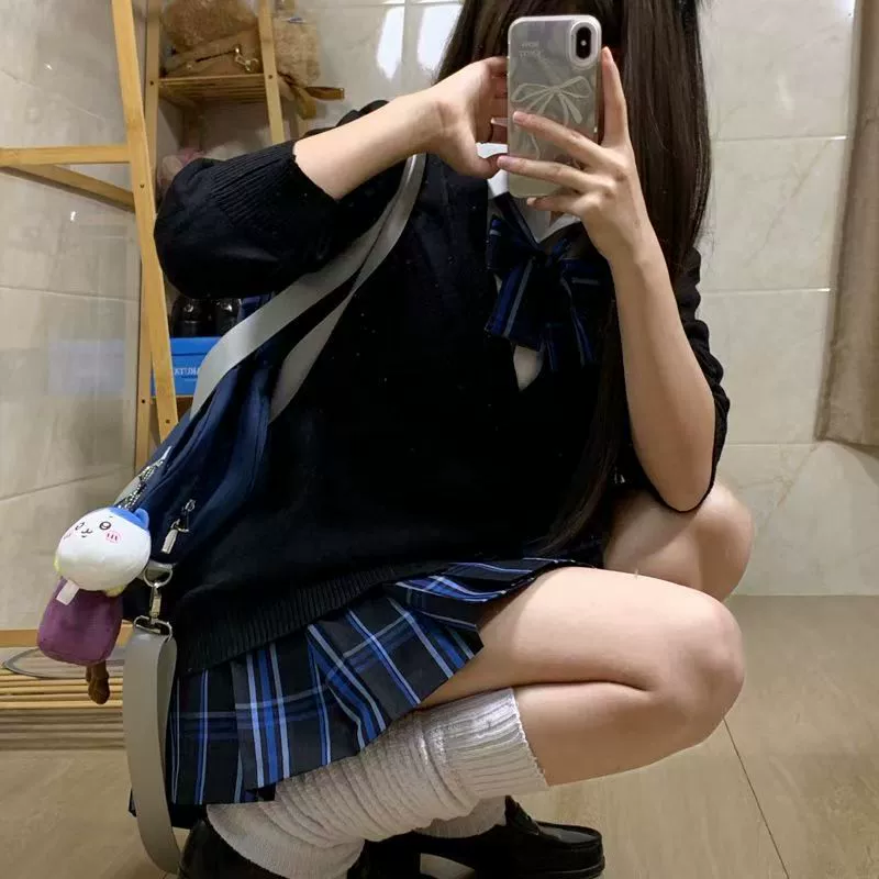[Остров Юлань] August Letter JK Оригинальная аутентичная школьная юбка JK для студентов, плиссированная юбка для колледжа, клетчатая юбка