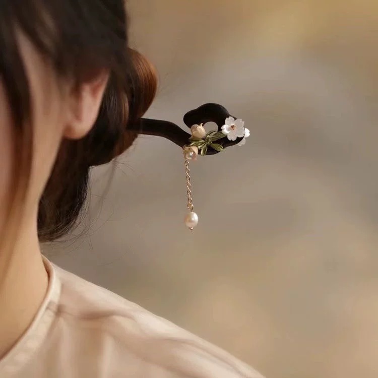 9-word lily of the valley tassel hairpin