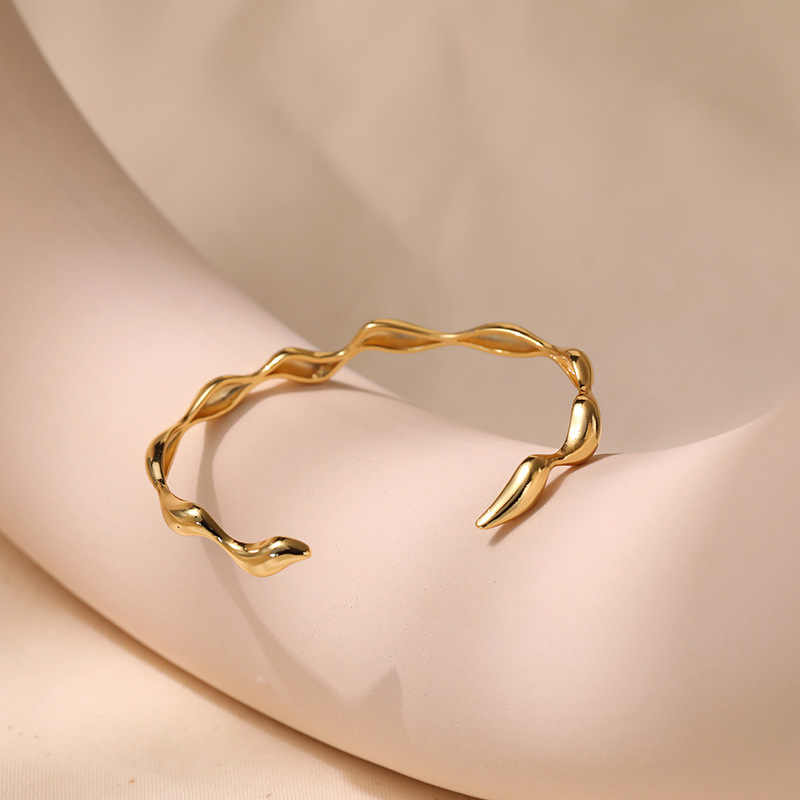 Vintage Style Irregular Solid Color Brass Plating Bangle display picture 2