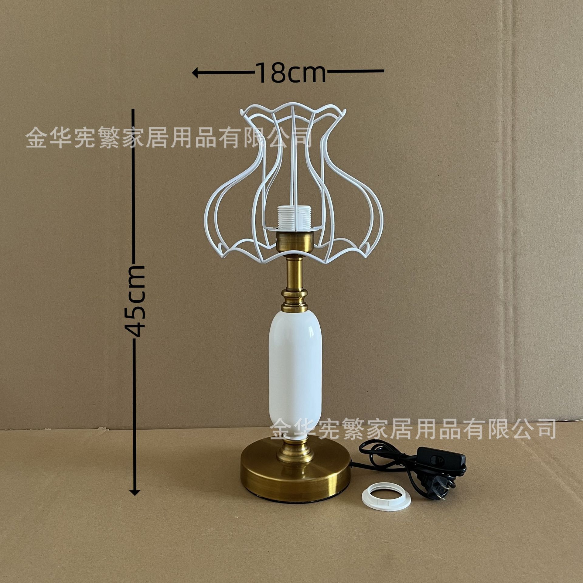 El pequeño libro rojo de estilo europeo retro recomienda la combinación de marco de hierro con base de melón de invierno de metal con botón de alambre de bricolaje para abrir