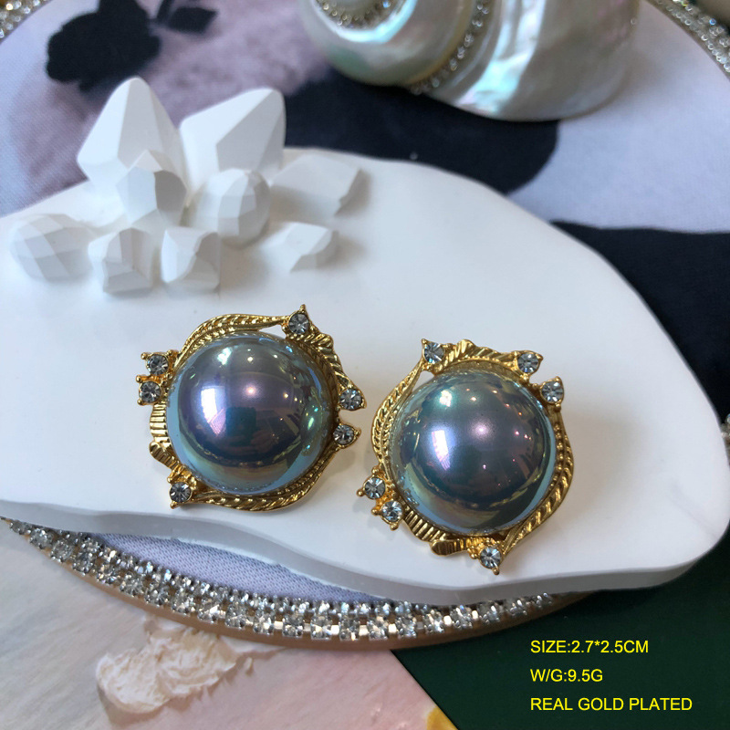 1 Pair Retro Geometric Alloy Plating Artificial Pearls Gold Plated Women's Earrings display picture 3