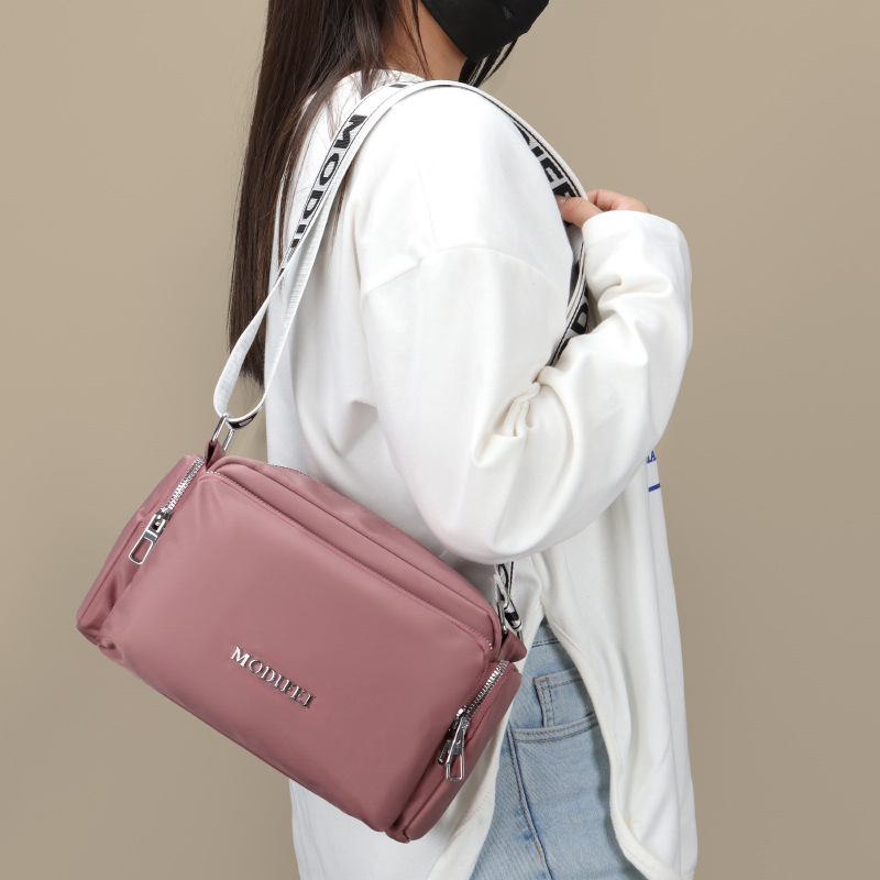 Tessuto di nylon 2024 Nuovo alla moda grande capacità spalla singola tracolla versione coreana stile occidentale leggero casual_voghion.com