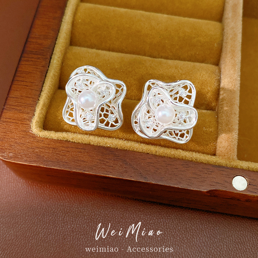 Aguja de plata zircon hueco flores perlas pendientes de perlas estilo moderno simple pendientes diarios lujosos alta sensación auriculares al por mayor image 1