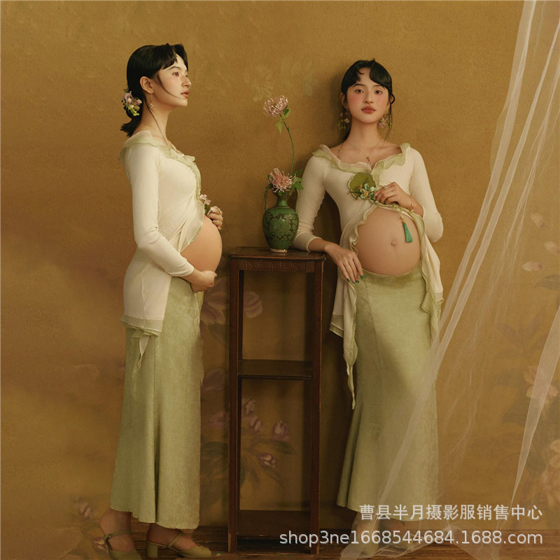 Pregnant Women Photo Clothing Photo Studio New French Retro Oil Painting Style High-end Sense Strapless Long Dress Dress Art Photography Pregnant Women Photo Clothing Photo Studio New French Retro Oil Painting Style High-end Sense Strapless Long Dress Dress Art Photography